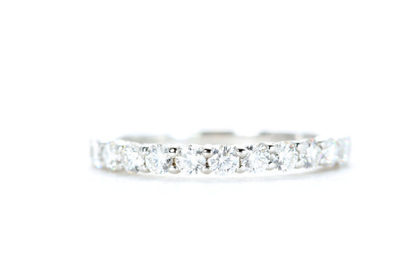 Round Brilliant Cut Diamond Band