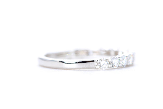 Round Brilliant Cut Diamond Band