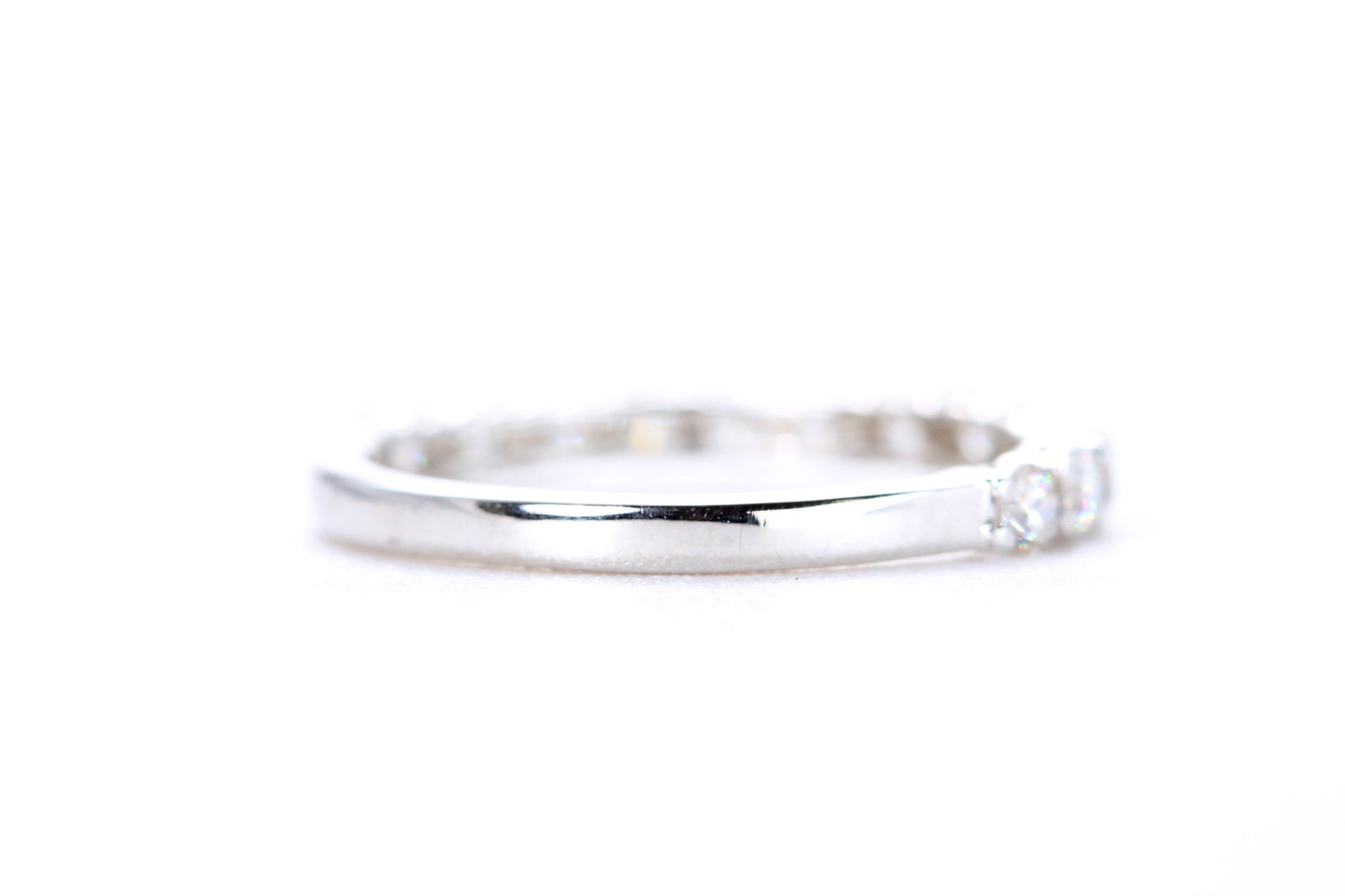 Round Brilliant Cut Diamond Band