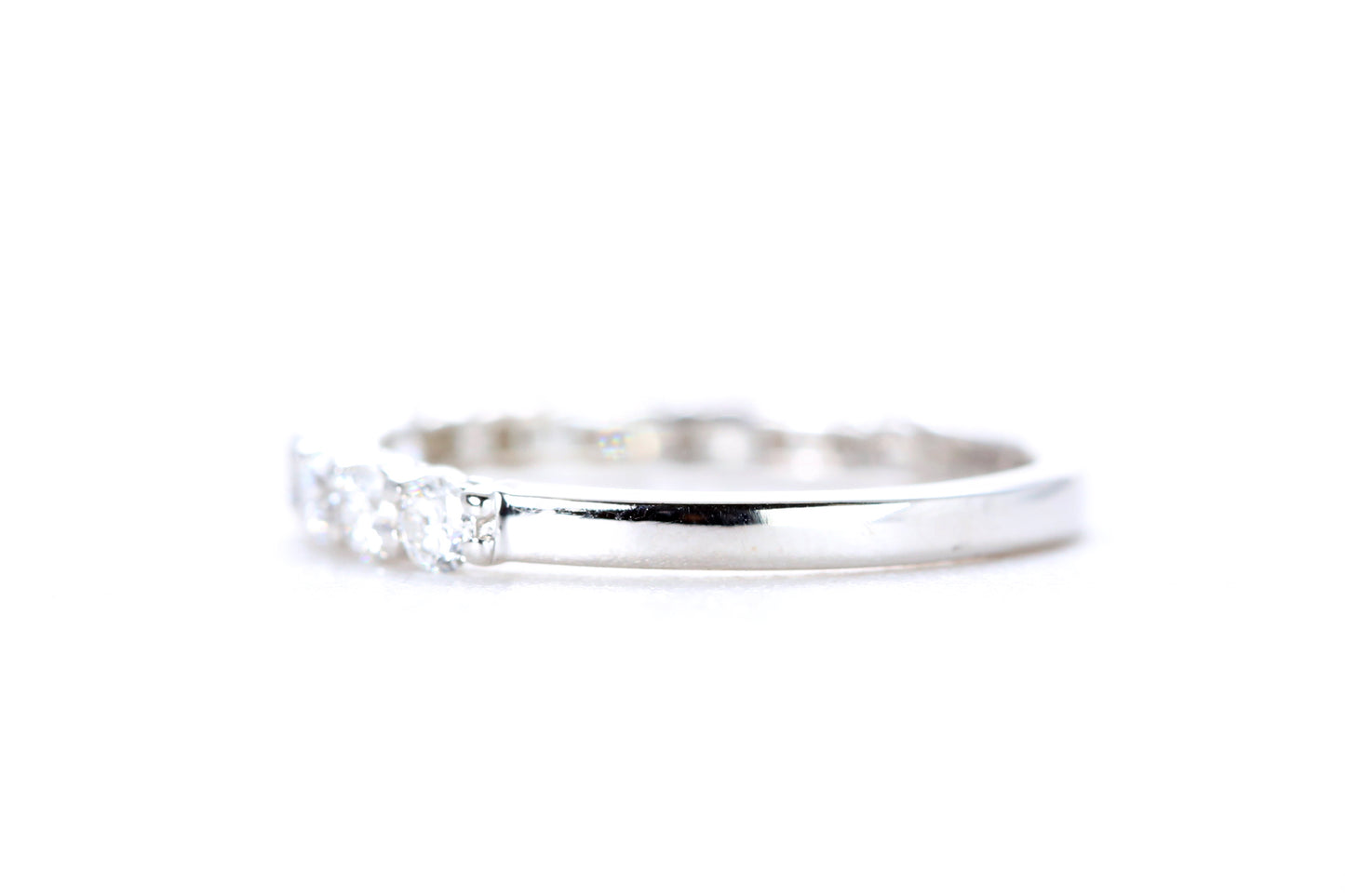 Round Brilliant Cut Diamond Band