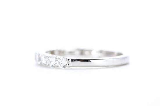 Round Brilliant Cut Diamond Band