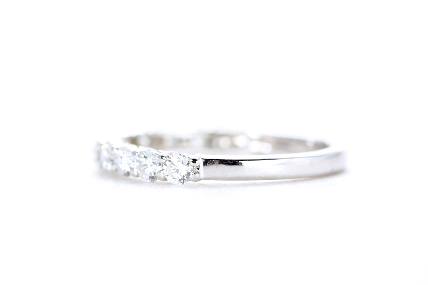 Round Brilliant Cut Diamond Band