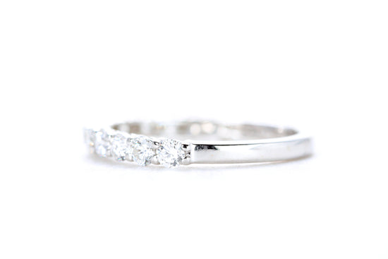 Round Brilliant Cut Diamond Band