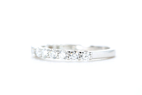 Round Brilliant Cut Diamond Band