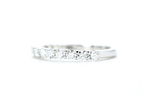 Round Brilliant Cut Diamond Band