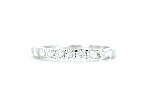 Round Brilliant Cut Diamond Band